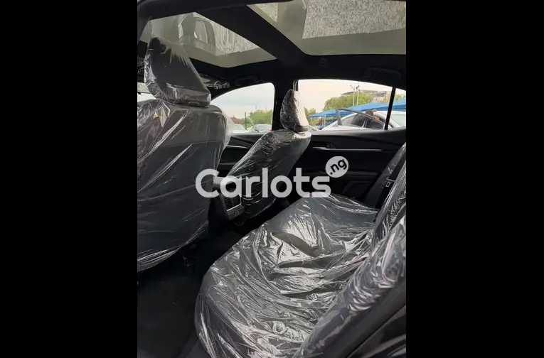 2025 TOYOTA COROLLA - 3/7