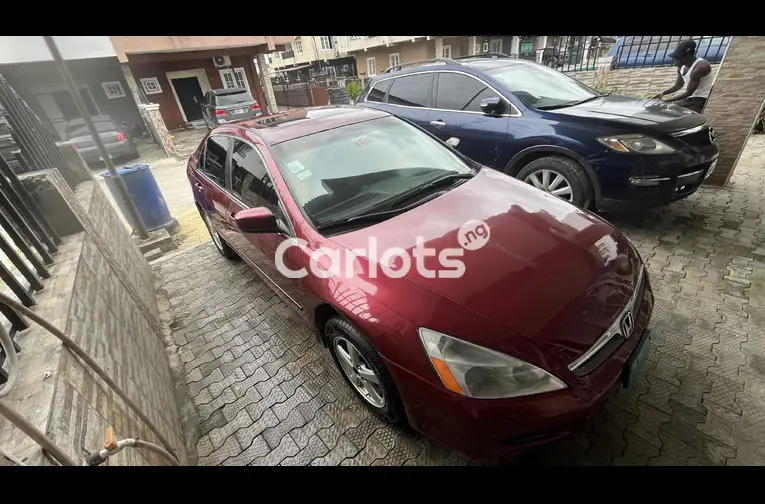 Neatly used 2003 Honda Accord - 2/7