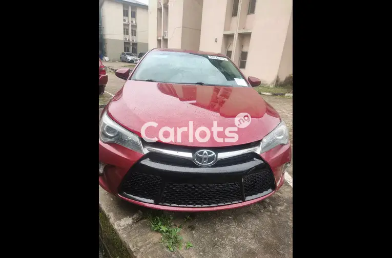 TOYOTA CAMRY 2015