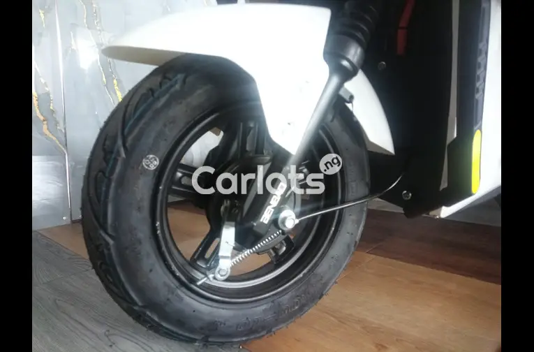 Sky Electric Bike - 3/4