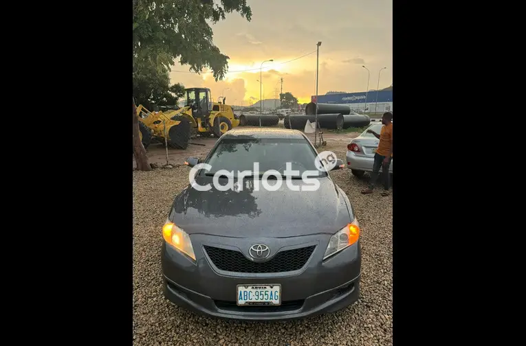 2009 Toyota Camry sport - 2/7