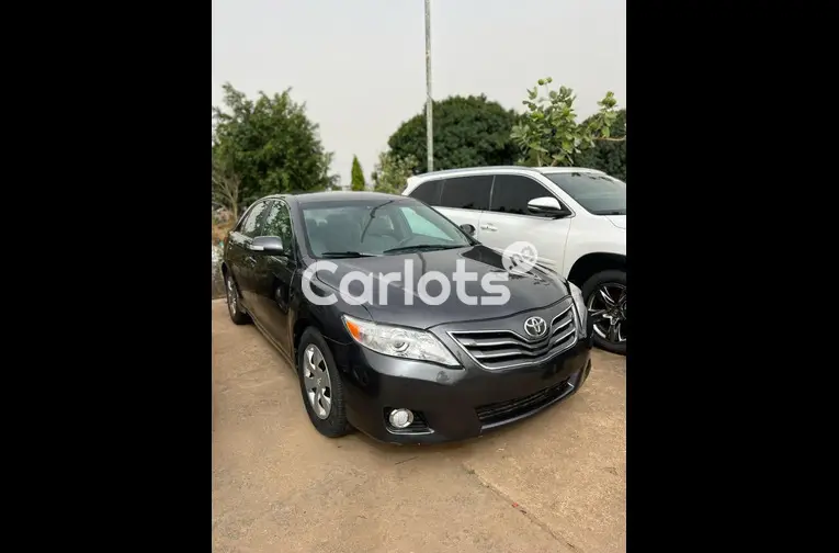 2011 TOYOTA CAMRY XLE