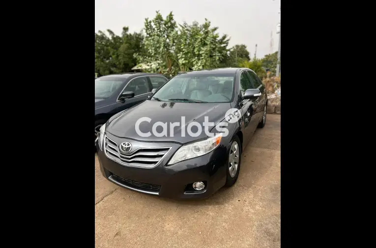 2011 TOYOTA CAMRY XLE - 2/6
