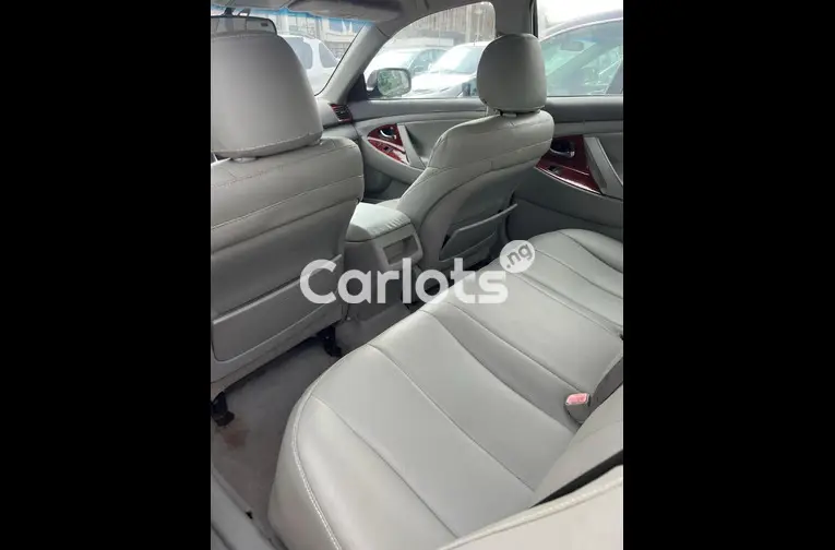 2011 TOYOTA CAMRY XLE - 5/6