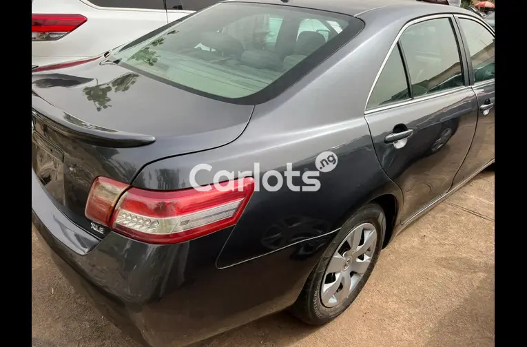 2011 TOYOTA CAMRY XLE - 6/6