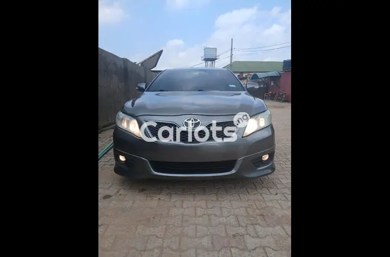 2010 TOYOTA CAMRY SE - 1/6