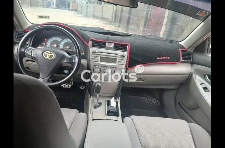 2010 TOYOTA CAMRY SE - 3/6