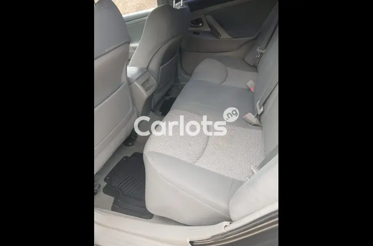 2010 TOYOTA CAMRY SE - 4/6