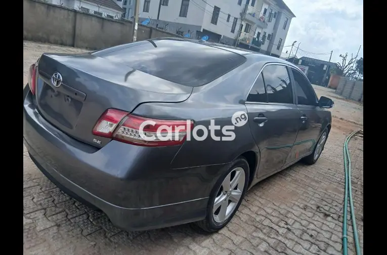 2010 TOYOTA CAMRY SE - 5/6