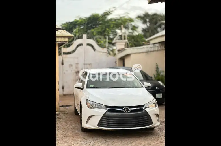 2015 KEYLESS TOYOTA CAMRY LE - 1/6