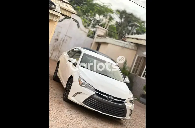 2015 KEYLESS TOYOTA CAMRY LE - 2/6