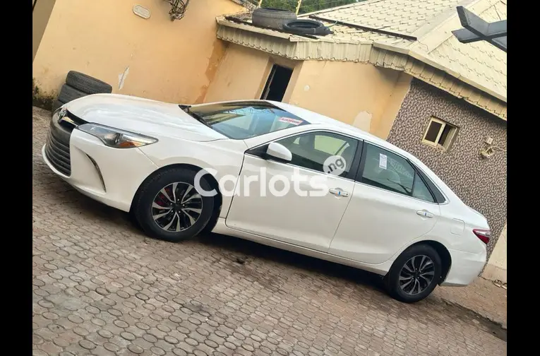 2015 KEYLESS TOYOTA CAMRY LE - 3/6