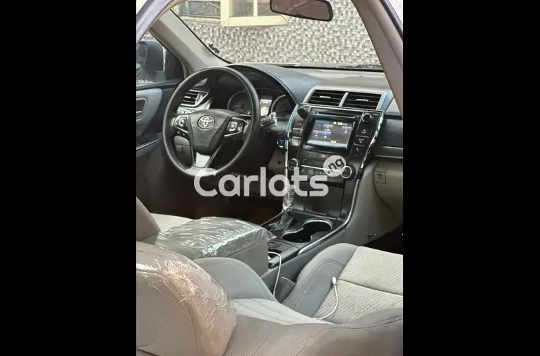 2015 KEYLESS TOYOTA CAMRY LE - 4/6