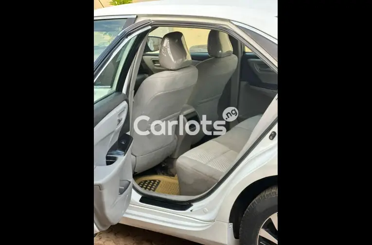 2015 KEYLESS TOYOTA CAMRY LE - 5/6