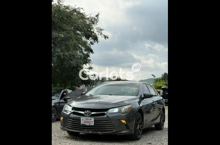 2017 TOYOTA CAMRY LE