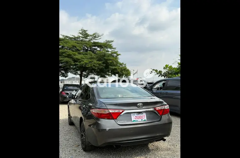 2017 TOYOTA CAMRY LE - 5/6
