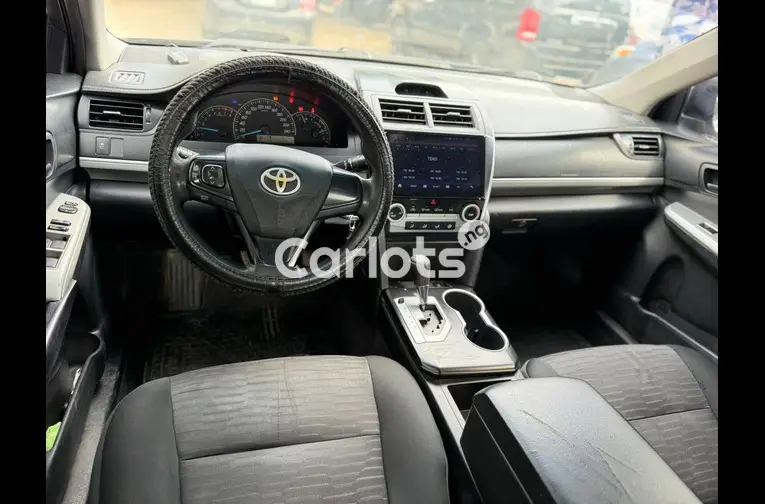 TOYOTA CAMRY 2017 - 2/7