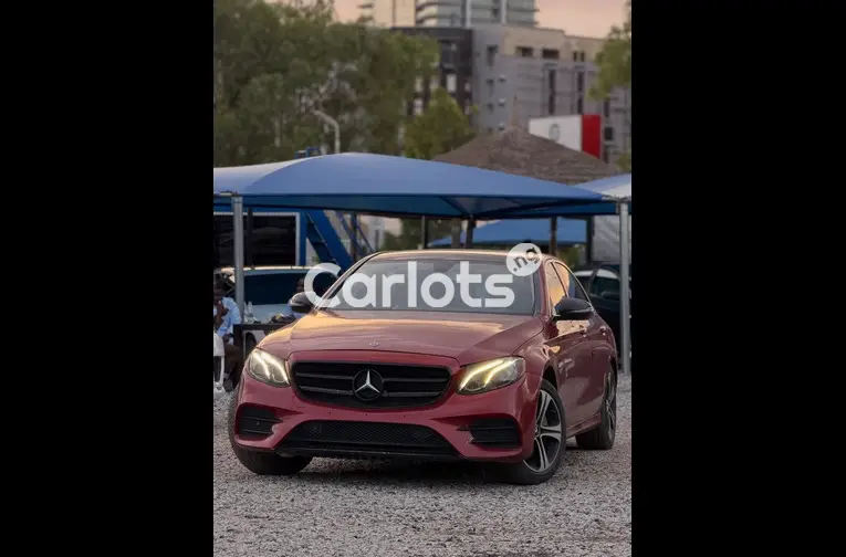 Extremely Clean Mercedes Benz E300 2017