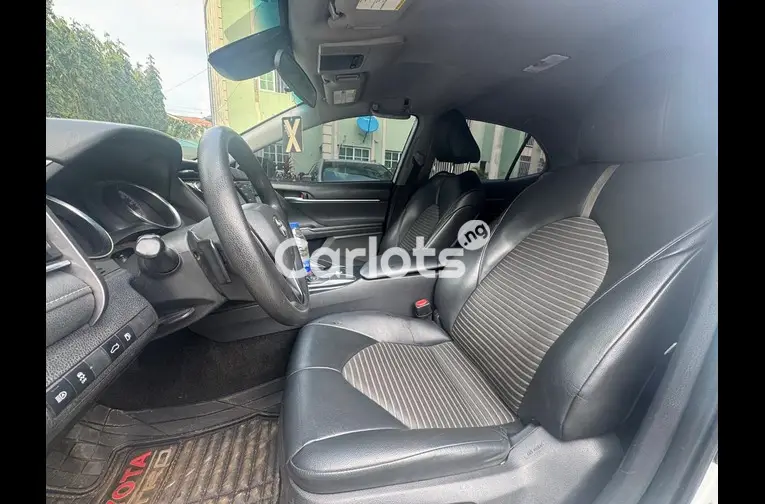 2018 TOYOTA CAMRY SE - 6/7