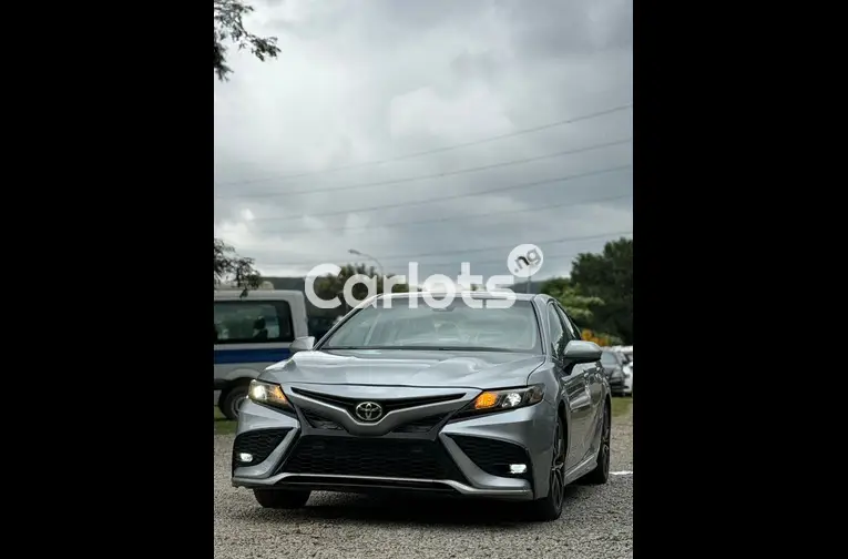 FOREIGN USED 2021 TOYOTA CAMRY SE - 1/7