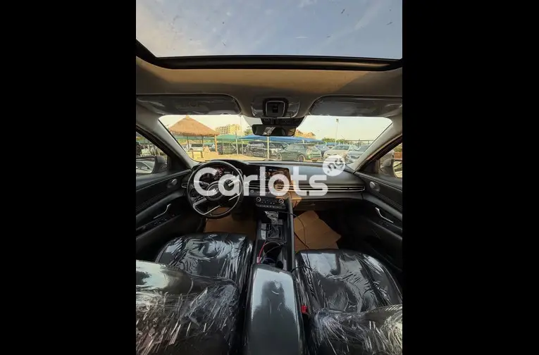 Foreign Used 2018 Hyundai Elantra - 2/5