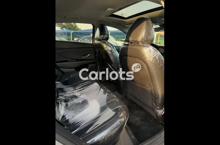 Foreign Used 2018 Hyundai Elantra - 3/5