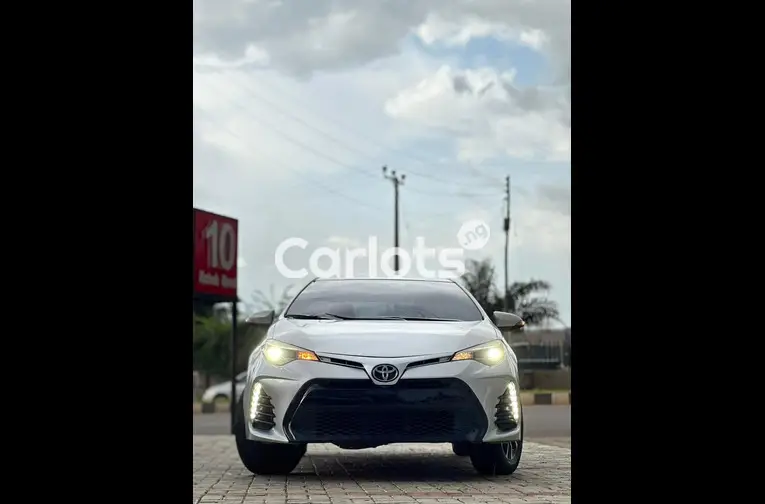 2018 UPGRADED TOYOTA COROLLA SE