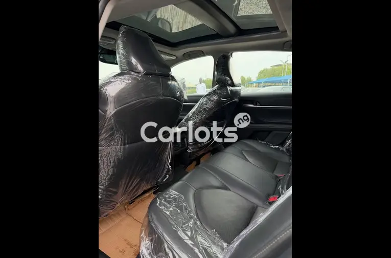 2018 TOYOTA CAMRY XSE - 3/7