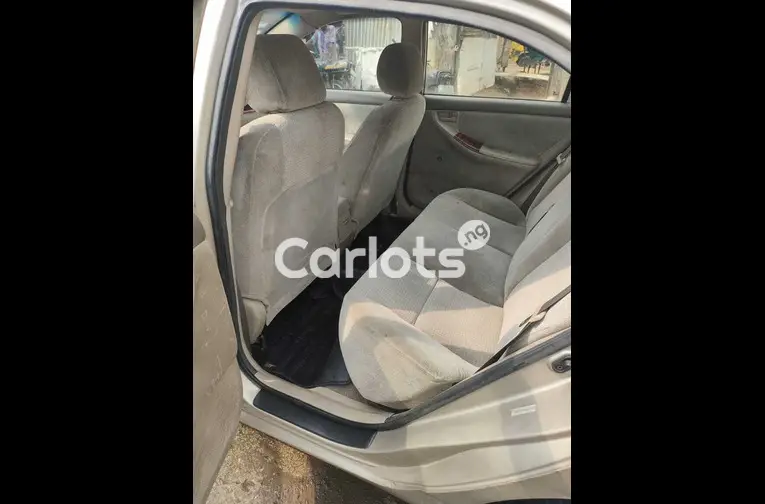 Clean used 2006 Toyota Corolla - 5/7