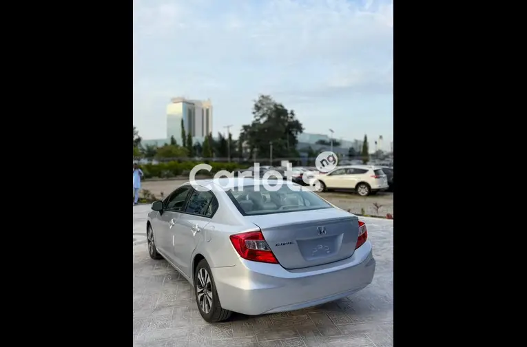 Foreign used 2013 Honda Civic LX - 2/7
