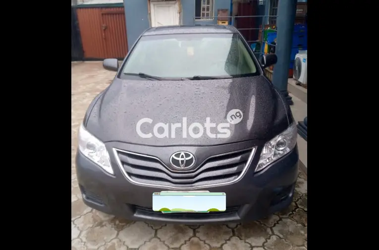 neatly used  Toyota Camry 2010 - 5/6