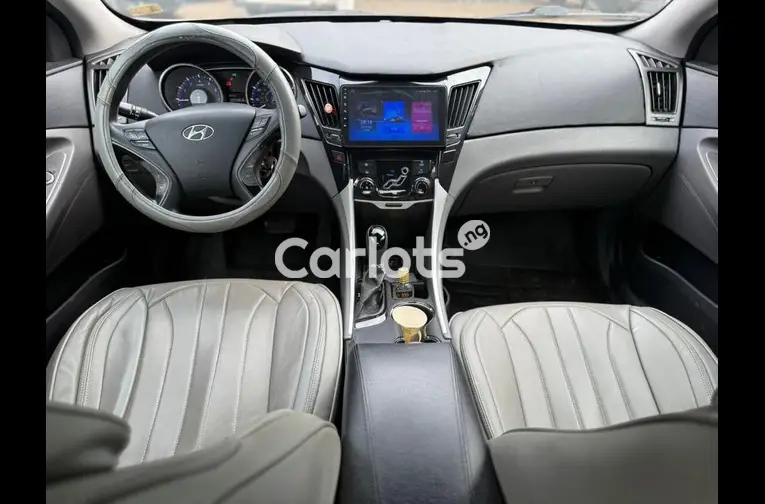 HYUNDAI SONATA 2012 - 2/5