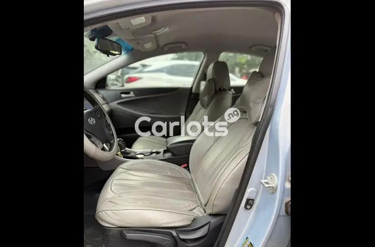 HYUNDAI SONATA 2012 - 3/5