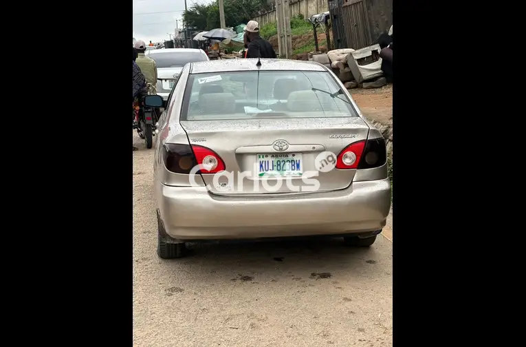 2004 TOYOTA COROLLA - 5/5