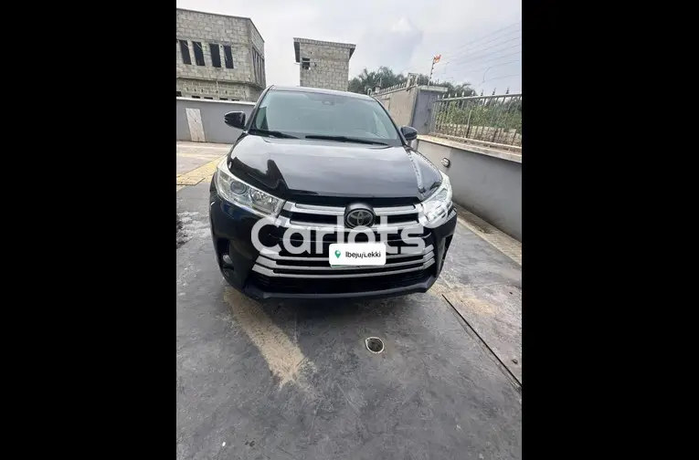 BRIEFLY USED 2017 TOYOTA HIGHLANDER LE - 1/7