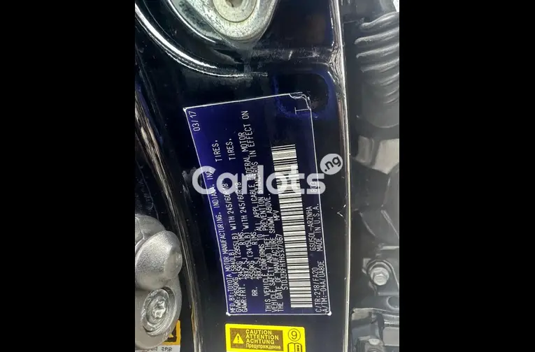 BRIEFLY USED 2017 TOYOTA HIGHLANDER LE - 6/7