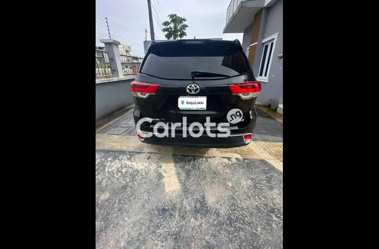 BRIEFLY USED 2017 TOYOTA HIGHLANDER LE - 7/7