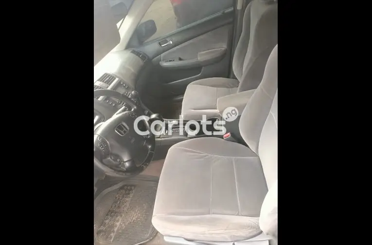 Honda Accord 2006 - 4/6