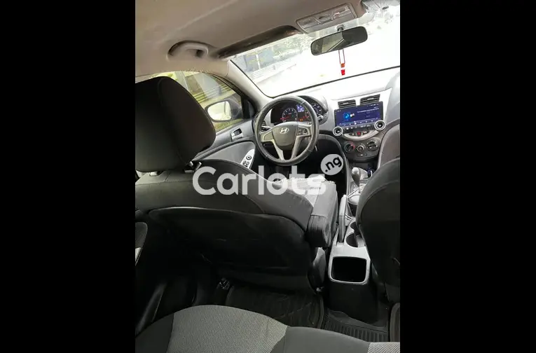 HYUNDAI ACCENT 2013 - 3/7