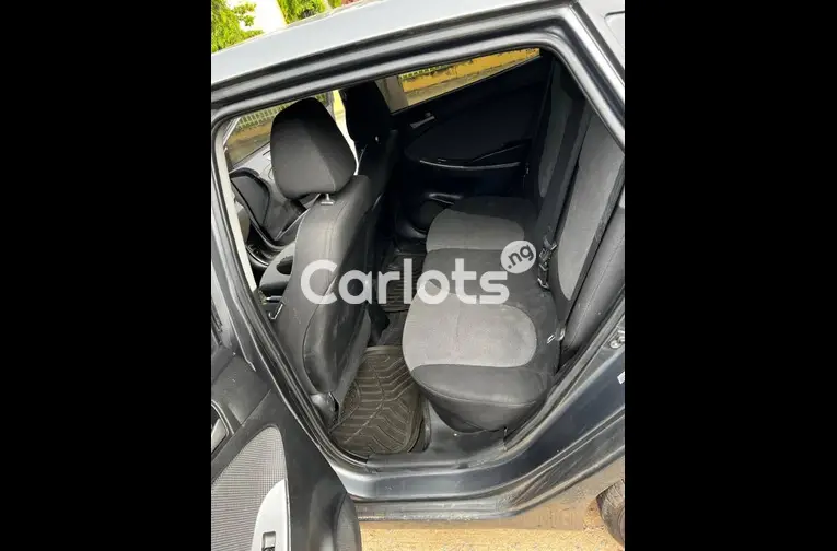 HYUNDAI ACCENT 2013 - 4/7