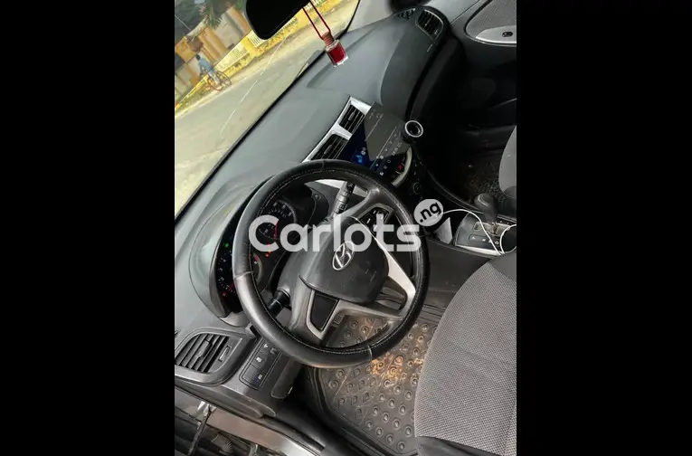 HYUNDAI ACCENT 2013 - 6/7