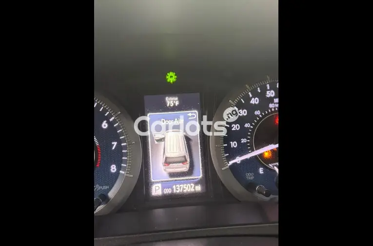 2017 TOYOTA SIENNA XLE - 4/7