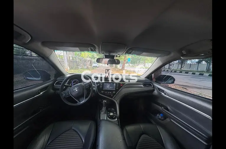 2018 TOYOTA CAMRY S E - 4/7