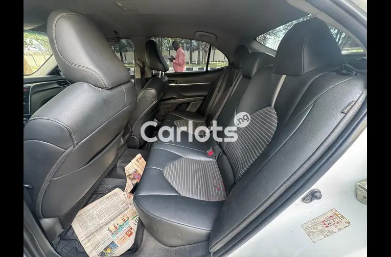 2018 TOYOTA CAMRY S E - 5/7