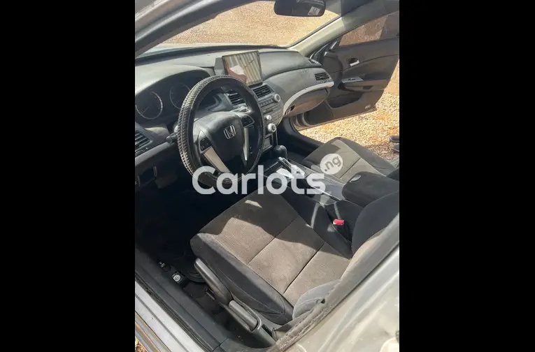HONDA ACCORD 2010 - 3/6