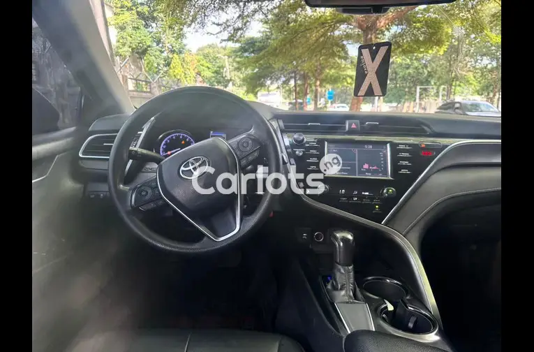 2018 TOYOTA CAMRY SE - 3/7