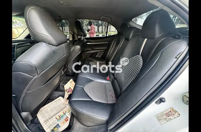 2018 TOYOTA CAMRY SE - 5/7