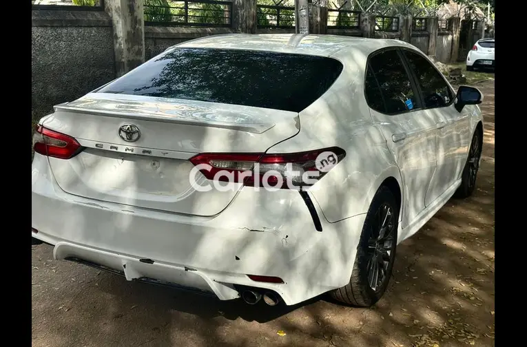 2018 TOYOTA CAMRY SE - 6/7