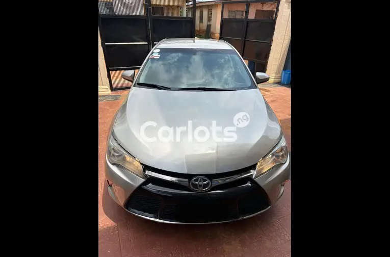 TOKS STANDARD ACCIDENT FREE 2015 TOYOTA CAMRY SE - 1/7