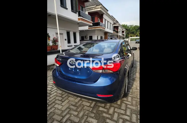 2016 Hyundai Elentra - 2/7